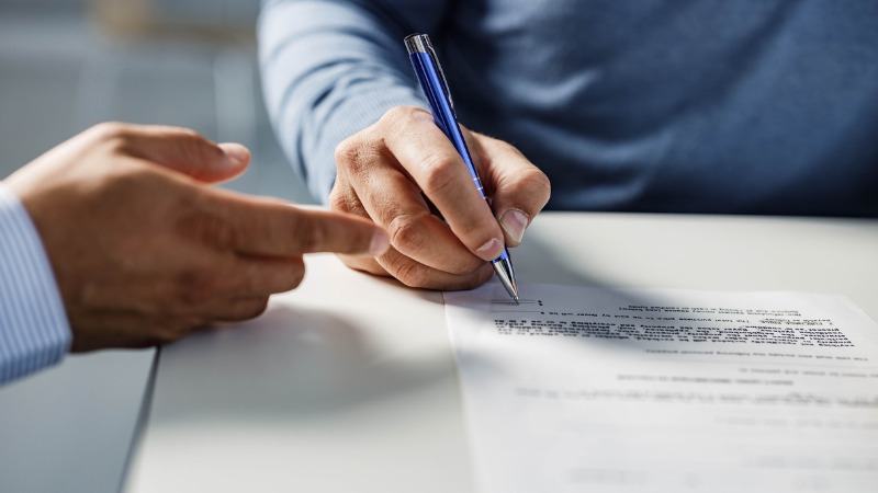 handtekening verzekeringen contract